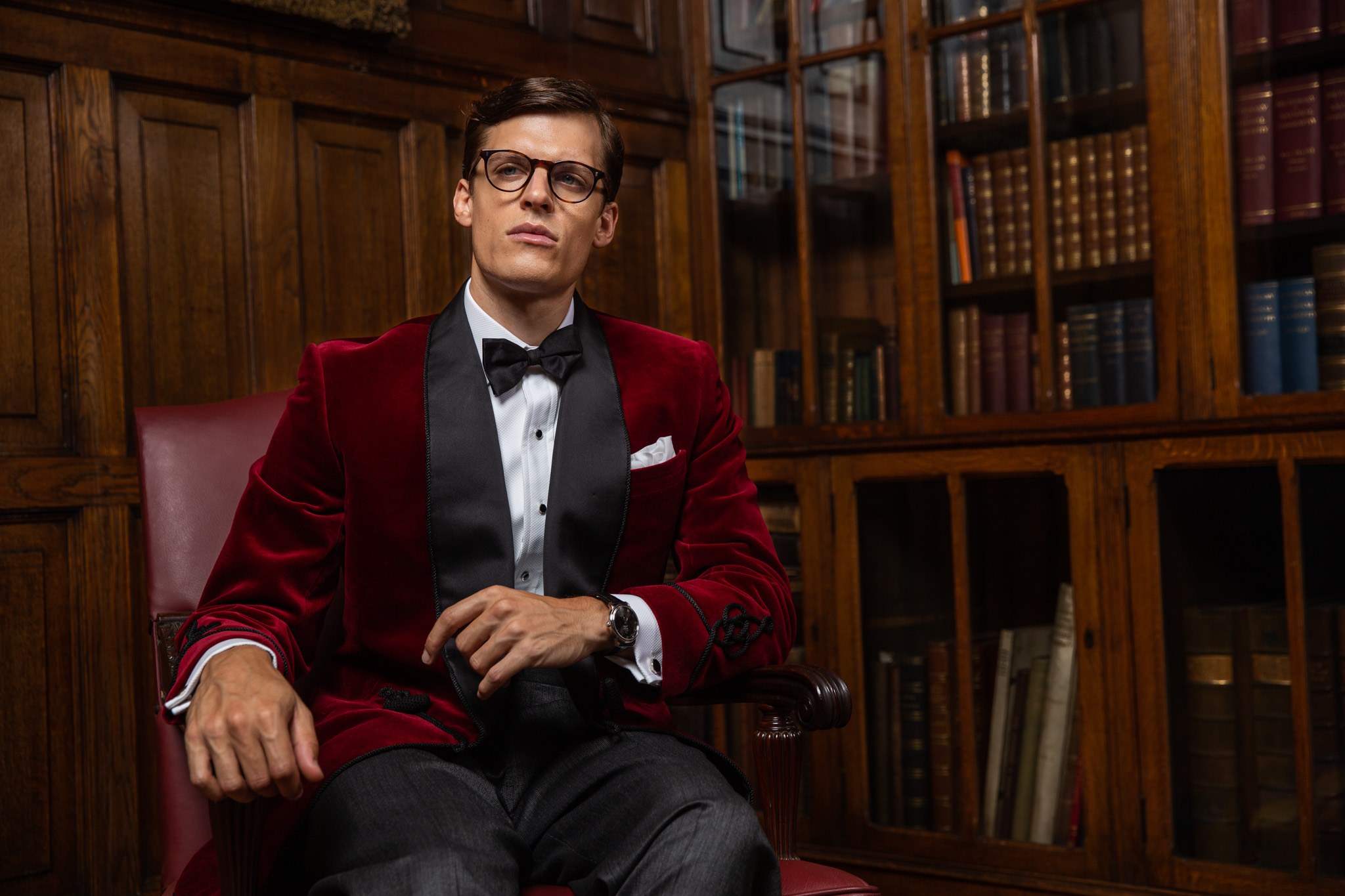 dege-and-skinner-bespoke-dinner-jacket-velvet-maroon-in-library-6056